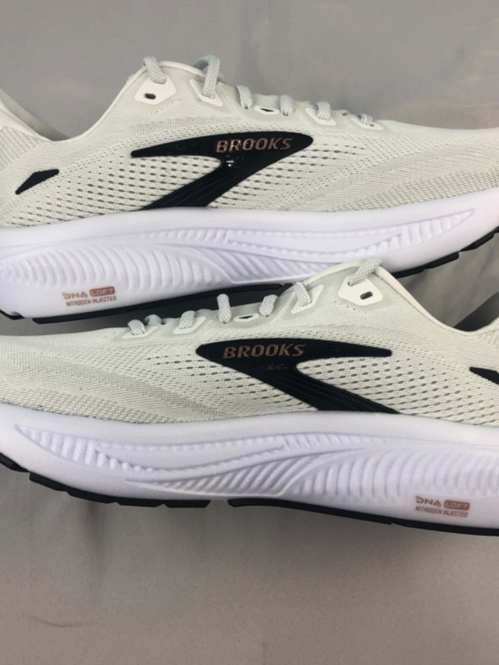 NIB Brooks Ghost 18 Wh/Blk/Rose Gold Womens Sneakers 120482-1B-105 Size 11B - Picture 8 of 12
